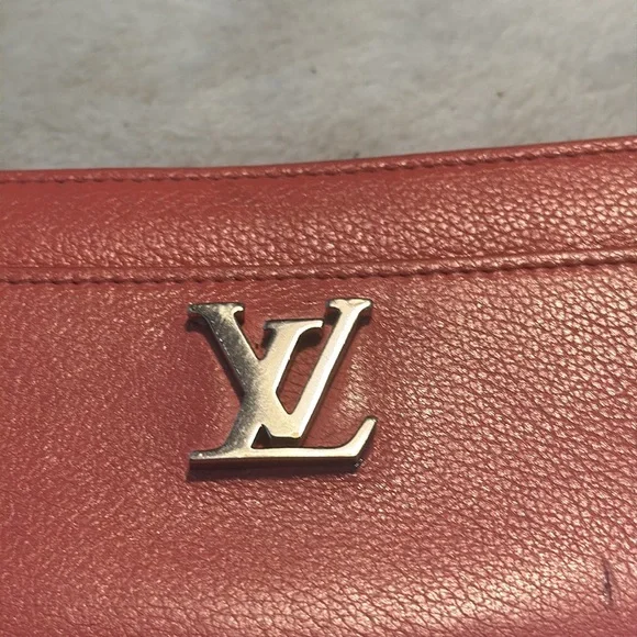 LOUIS VUITTON Taurillon Lockme Leather Zip Around Wallet - Picture 3 of 12